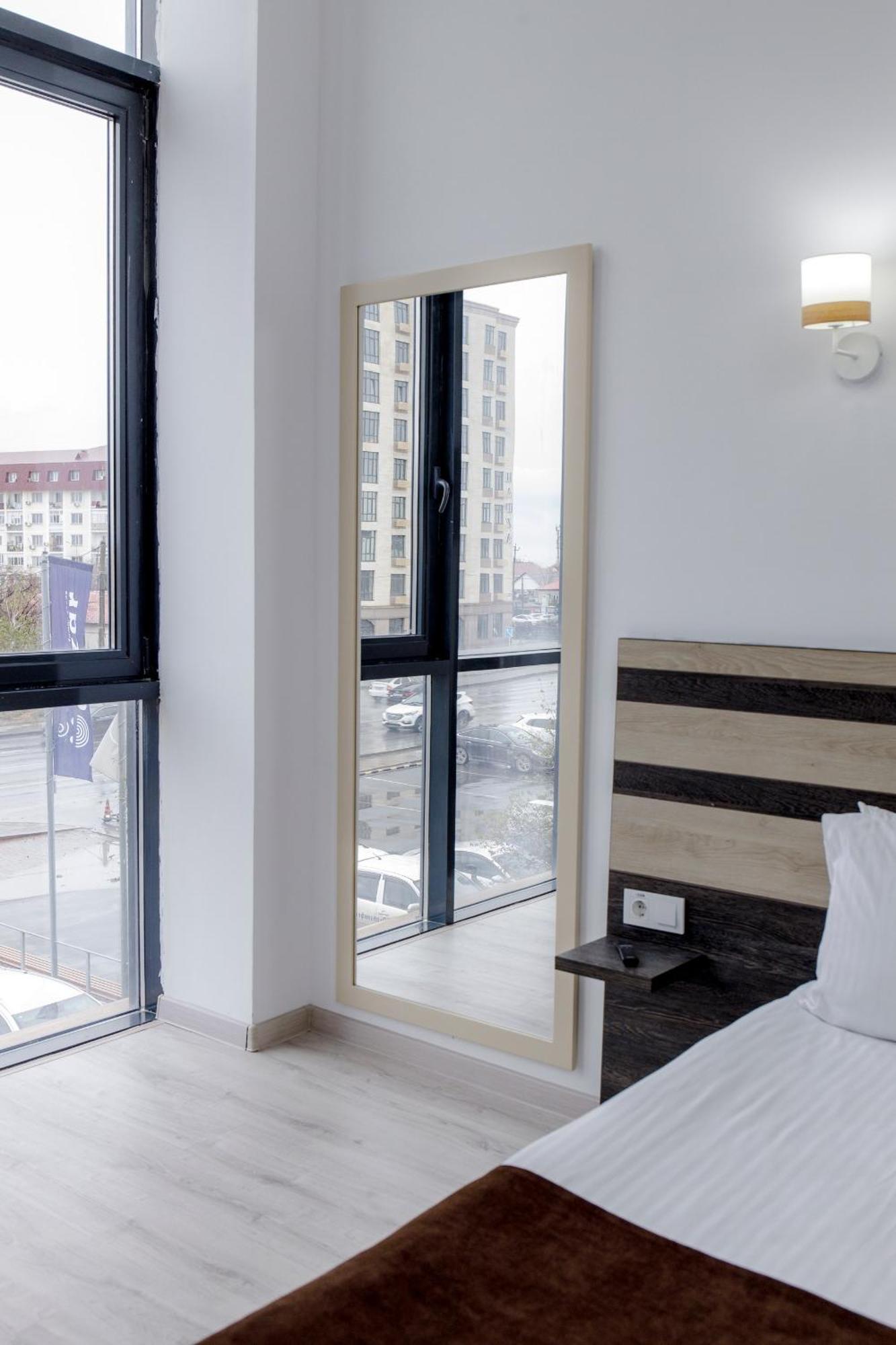 Infinity Plaza Hotel Atyrau Exterior photo